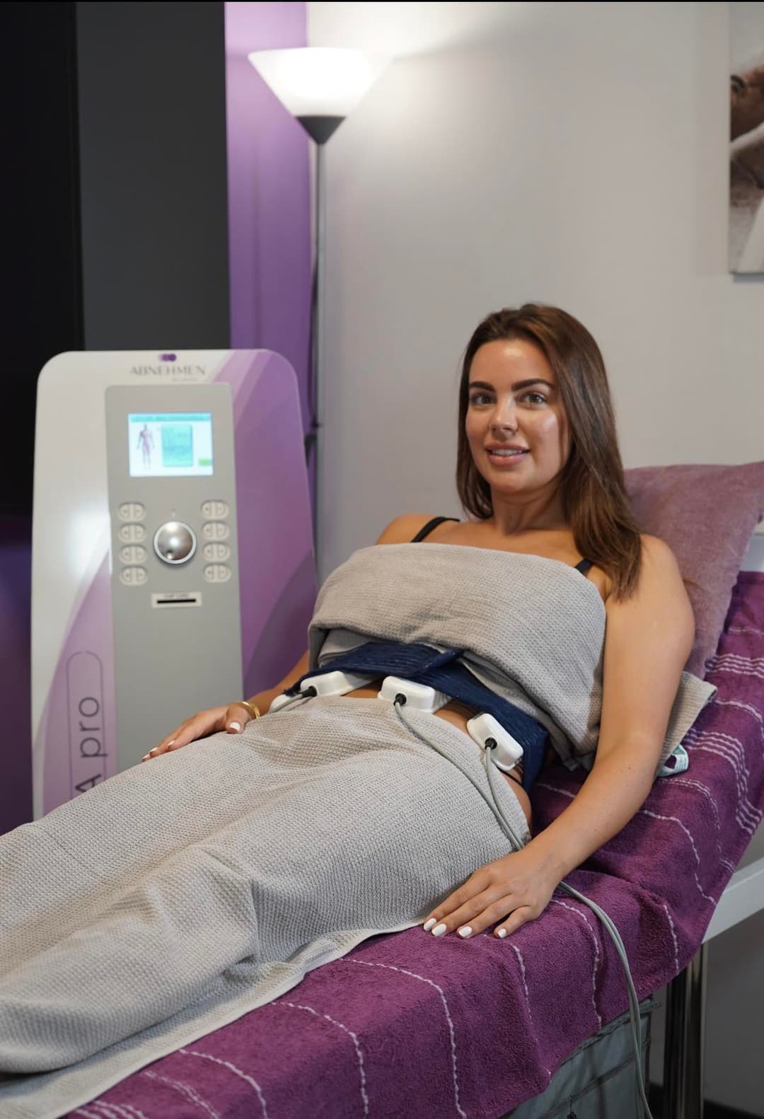 Moteris naudojasi liekninimo paslaugomis