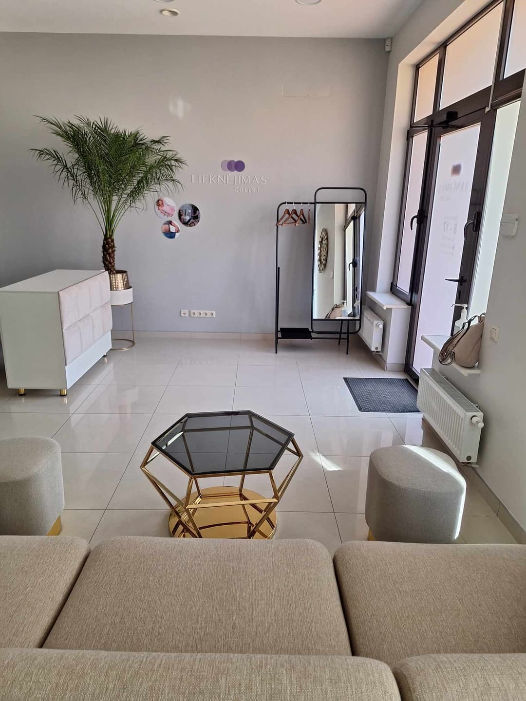 Salono vidaus nuotrauka